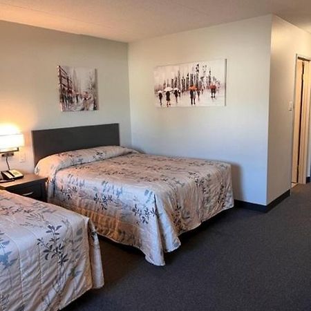 Kirkfield Motor Hotel Уинипег Екстериор снимка