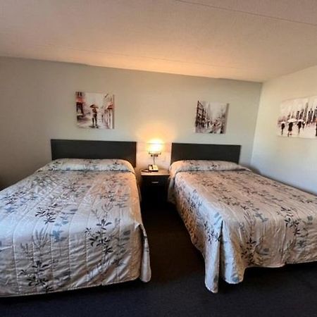 Kirkfield Motor Hotel Уинипег Екстериор снимка