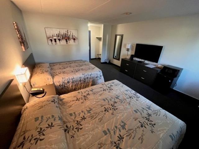 Kirkfield Motor Hotel Уинипег Екстериор снимка