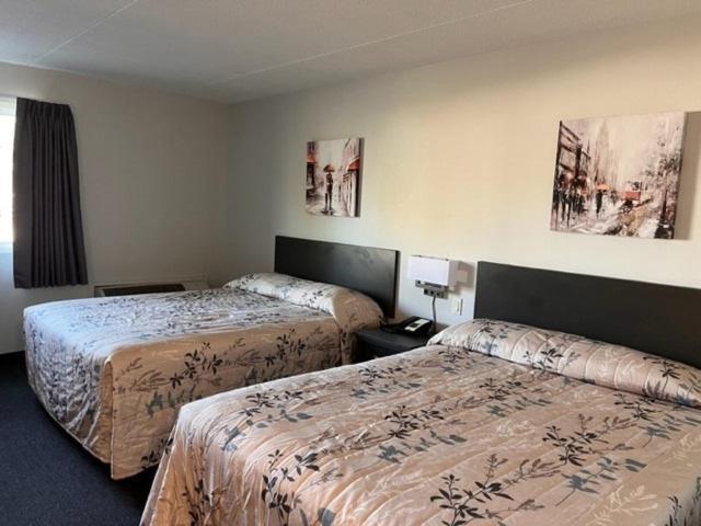 Kirkfield Motor Hotel Уинипег Екстериор снимка