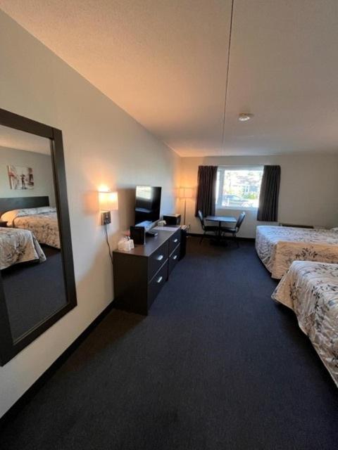 Kirkfield Motor Hotel Уинипег Екстериор снимка